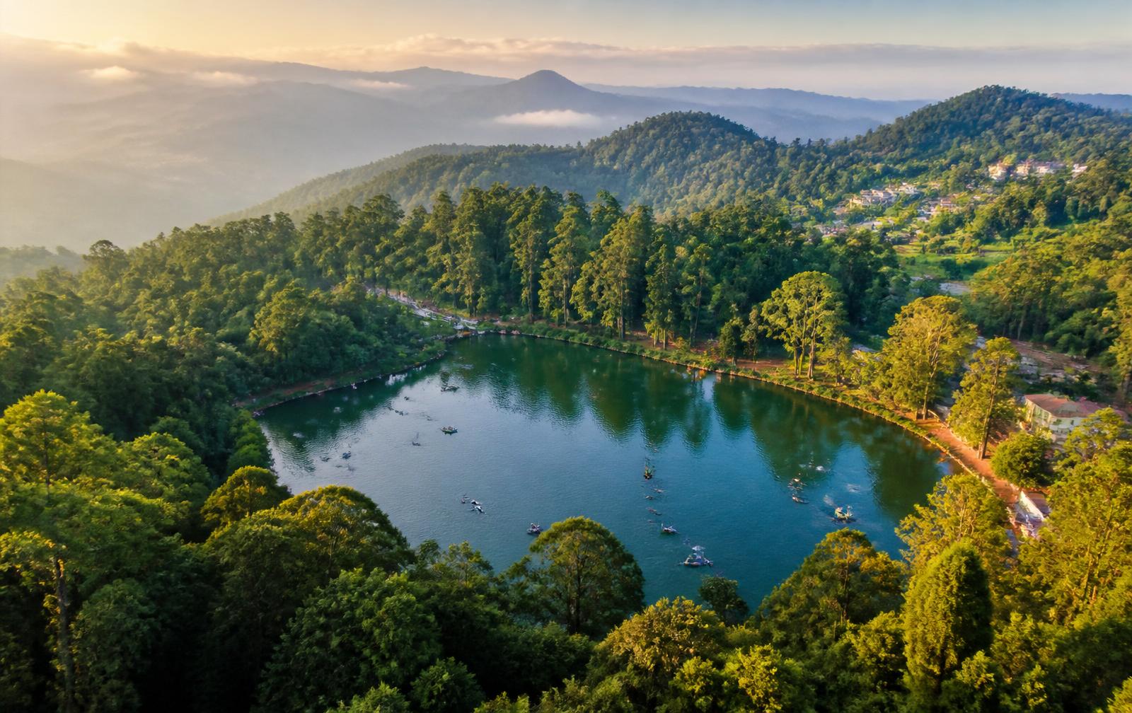 Yercaud, Tamil Nadu — Coffee hills, emerald lake & Shevaroy mist
